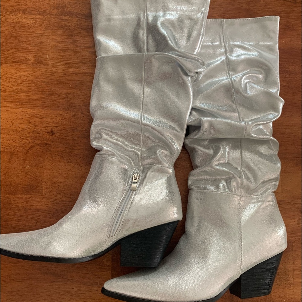 Silver Cowgirl Boots size European (39) or women’s 8 1/2
